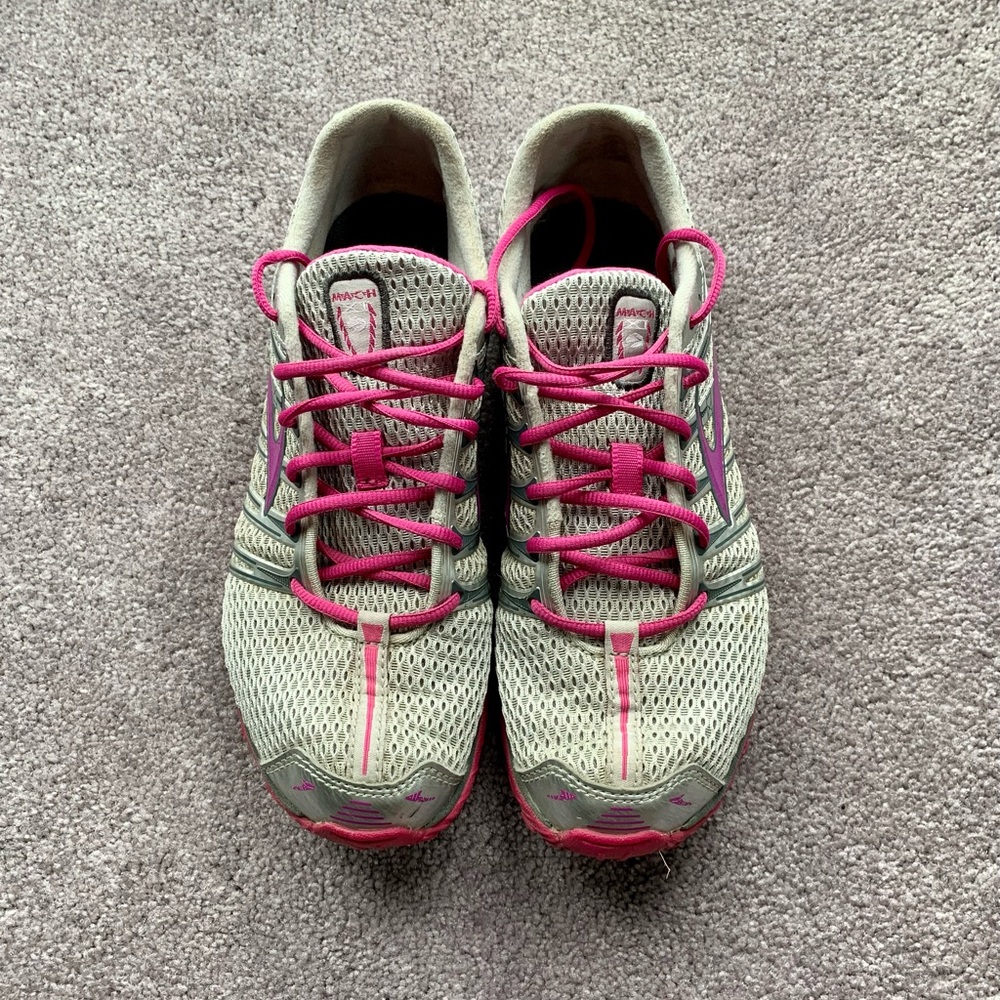 Brooks Spikeless Track and Field Shoes, size 8.5